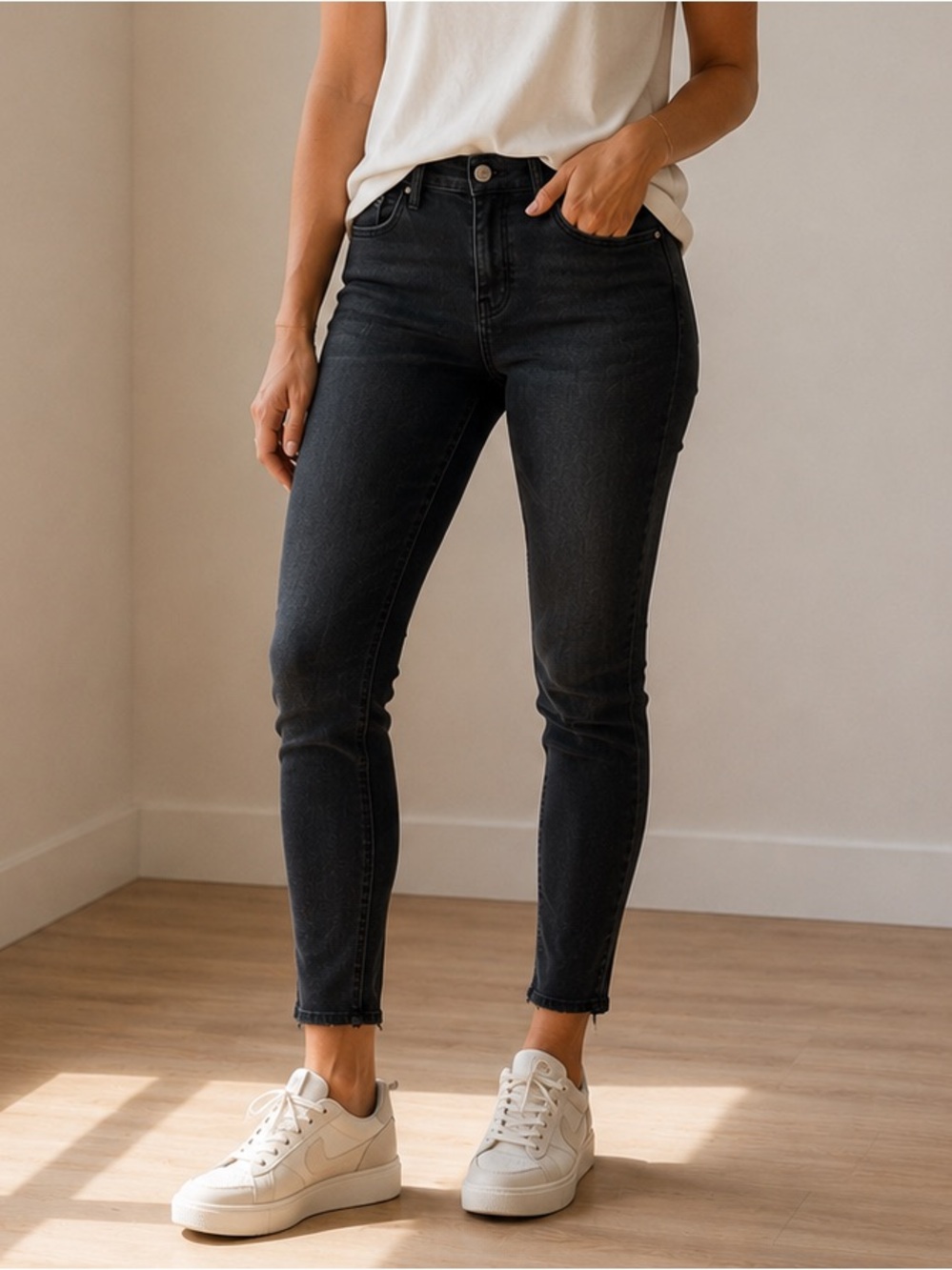 Levi’s 711 Black Skinny Ankle Jeans Women’s Size 28 Stretch Mid Rise